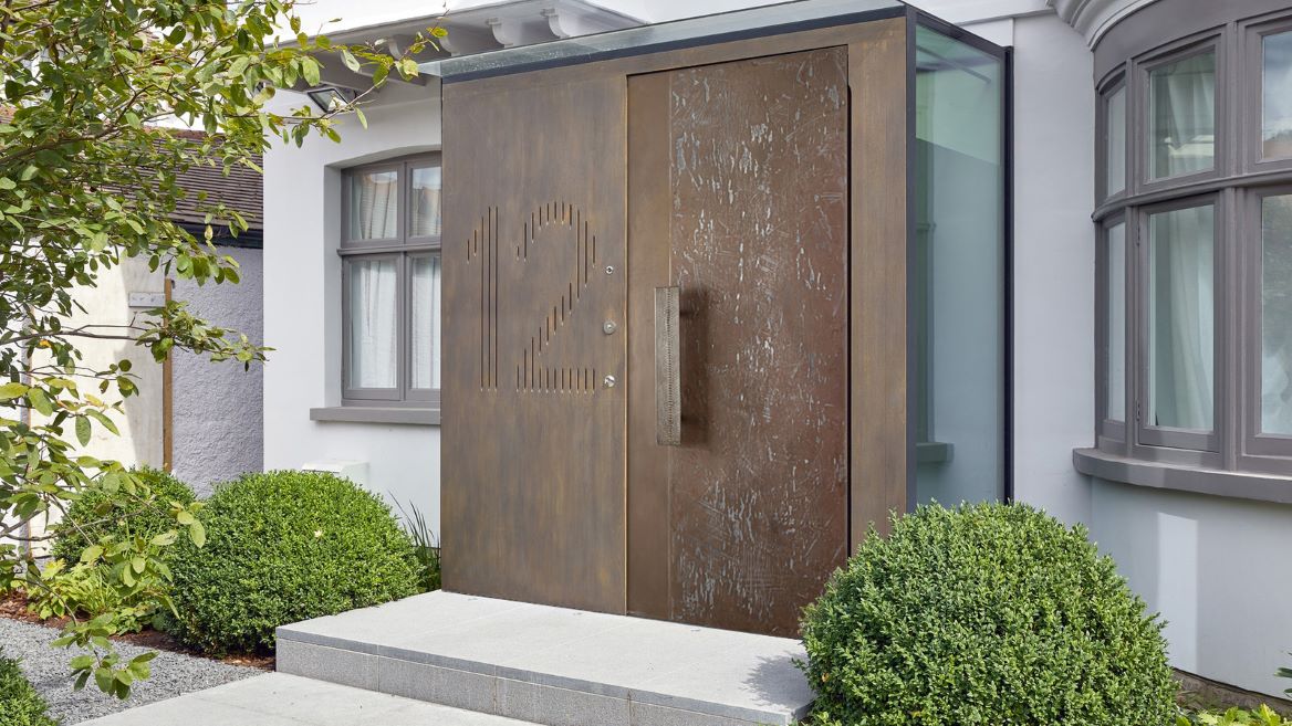 modern swivel front door Montreal